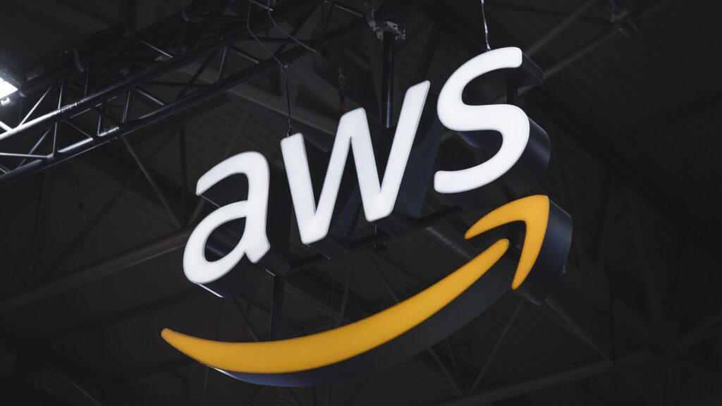 Amazon To Invest £8bn In Uk To Build Cloud Computing