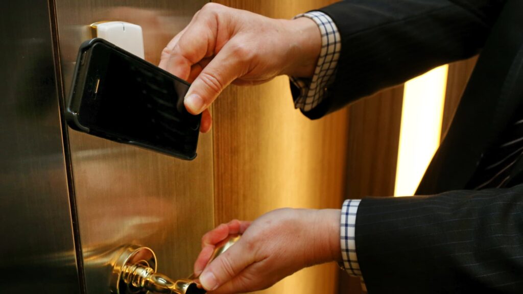 Apple And Google Wallets Want To Make The Hotel Room