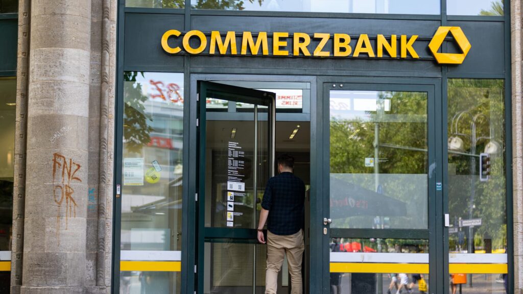 Commerzbank Shares Rise After Unicredit Buys Stake From German Government