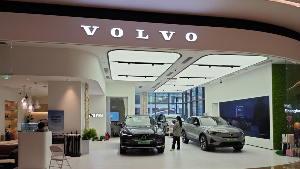 Volvo Cars Cuts Margin Targets After Abandoning Electric Vehicle Target