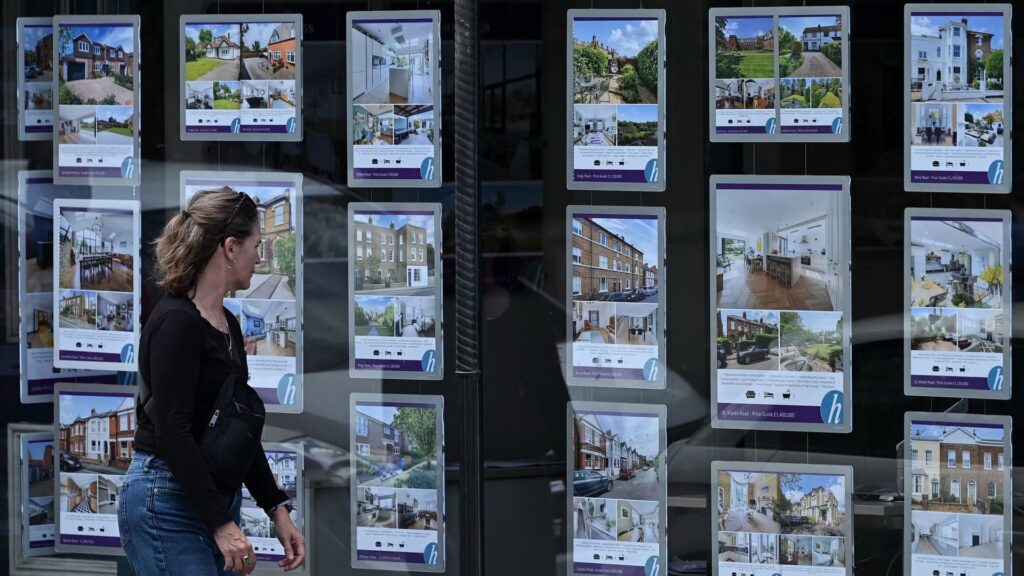 Uk Home Sales Rise As Lower Mortgage Rates Boost Activity